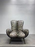 Últimas notícias da empresa sobre Classical Leopard High-End Armchair: O epítome da elegância e função para decoração de alta qualidade