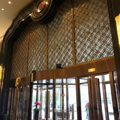comprar Da sala de visitas de aço inoxidável da entrada da mobília do hotel da textura da tela divisor de sala de dobramento feito sob encomenda online manufacture
