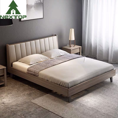 Cama de cabeceira de couro em quadro de madeira com mesas de noite Móveis para quartos de hotel