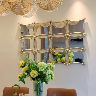 Bom preço Hotel 5 estrelas estilo de luxo leve quadro de metal parede decorativa espelho artístico em linha